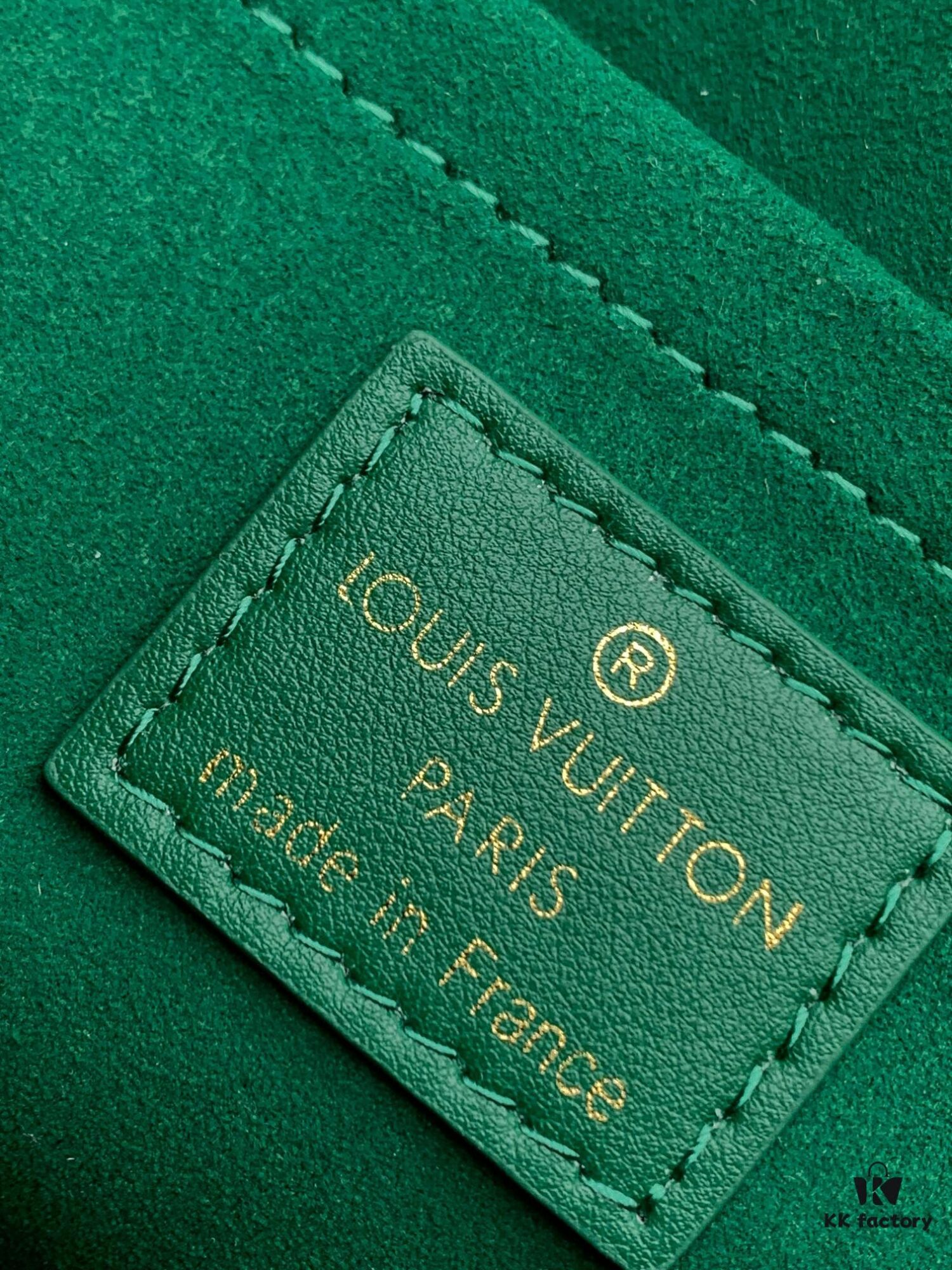 6930882b6e68136f4d9a88aa LV NEW WAVE Chain Bag V-Quilting Handbag M58664 Green 58552 Black 58552 Apricot Yellow 58549 White 58550 Coffee 58664 Green 58553 Rose Red