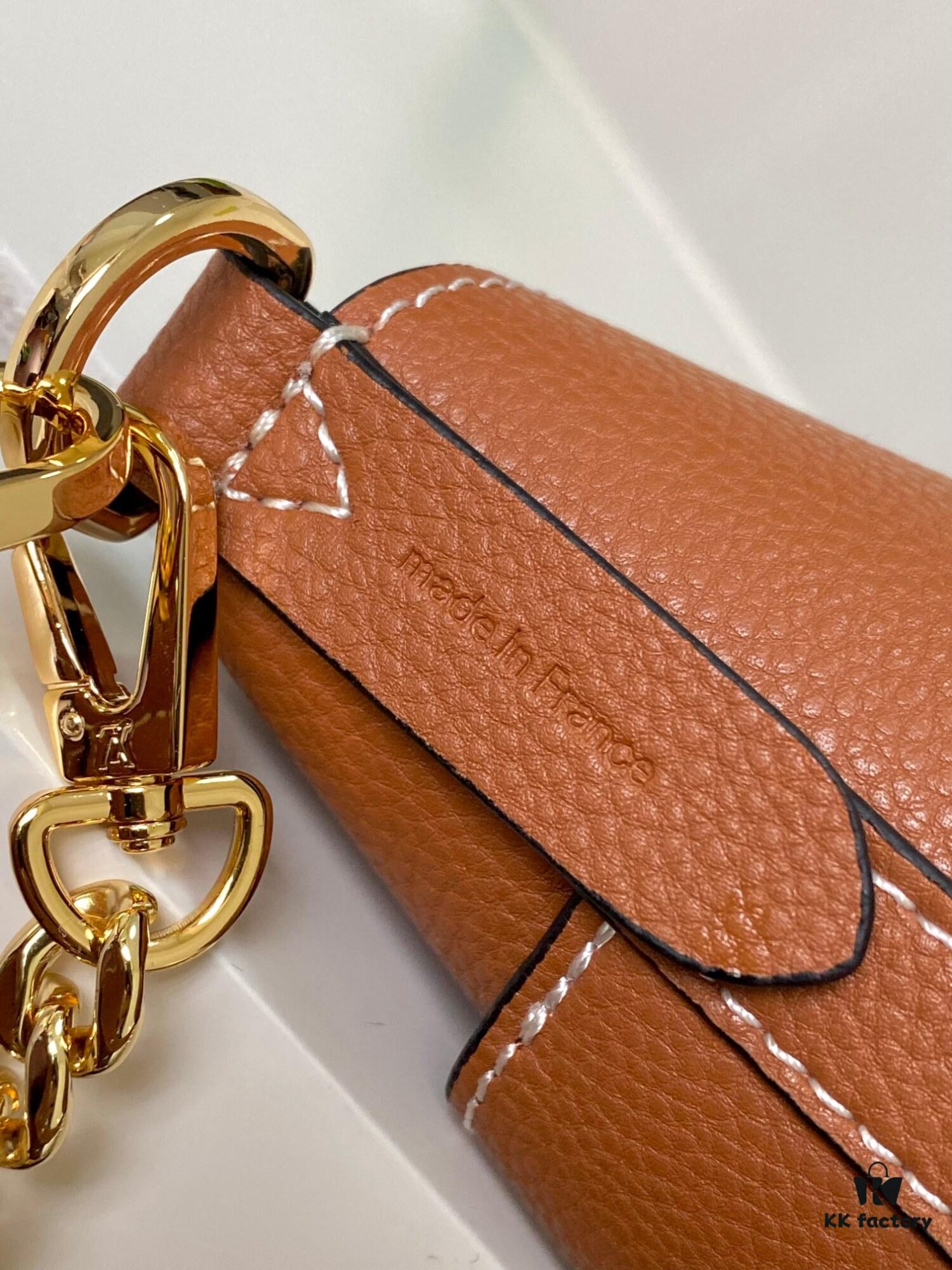 693088356e68136f4d9a88bc Haiyuan Export Genuine Leather Bucket Bag Chain Bag Series Lock and Walk Handbag M24006 Black M24638 White M24165 Brown