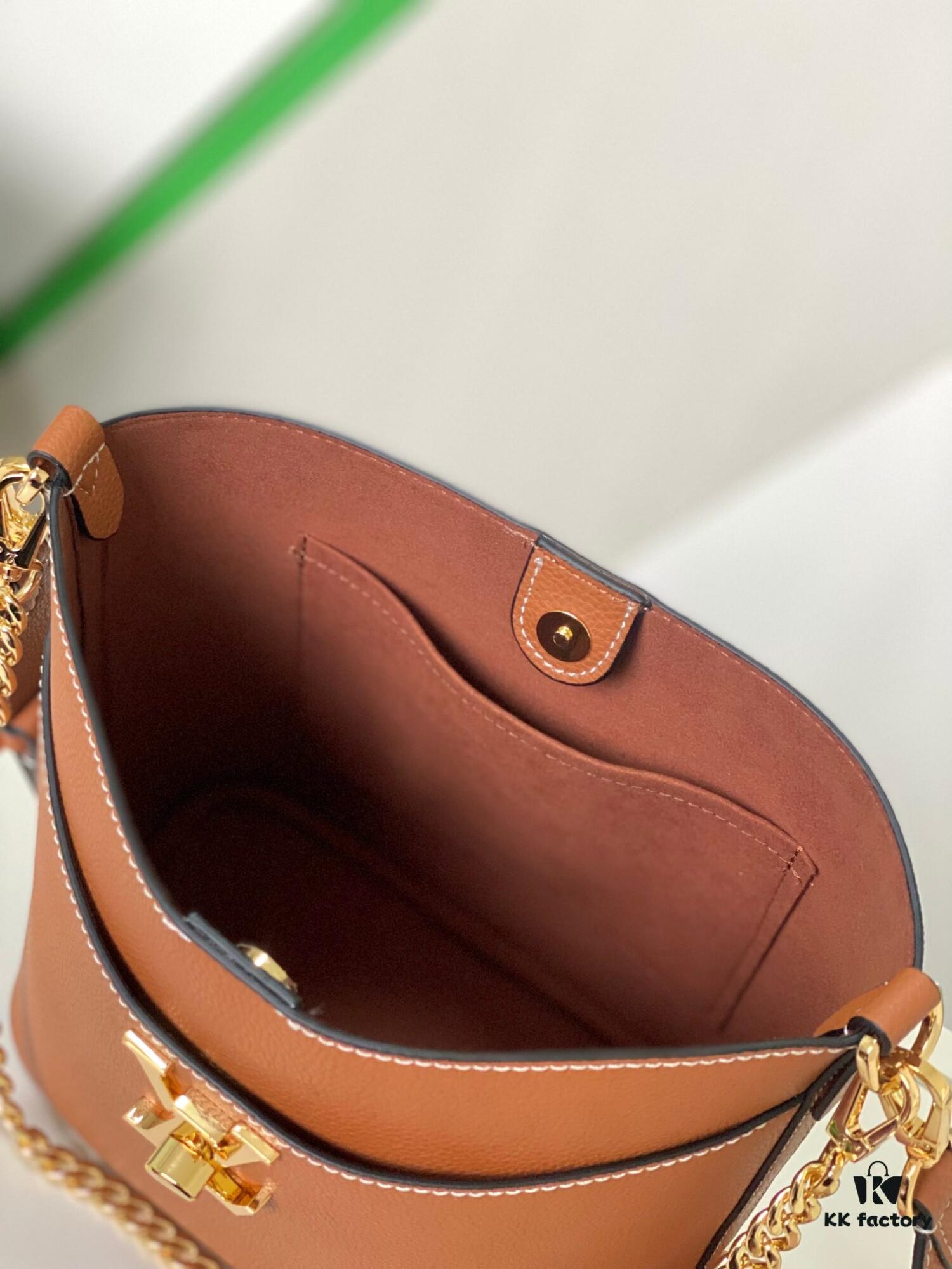 693088376e68136f4d9a88c2 Haiyuan Export Genuine Leather Bucket Bag Chain Bag Series Lock and Walk Handbag M24006 Black M24638 White M24165 Brown