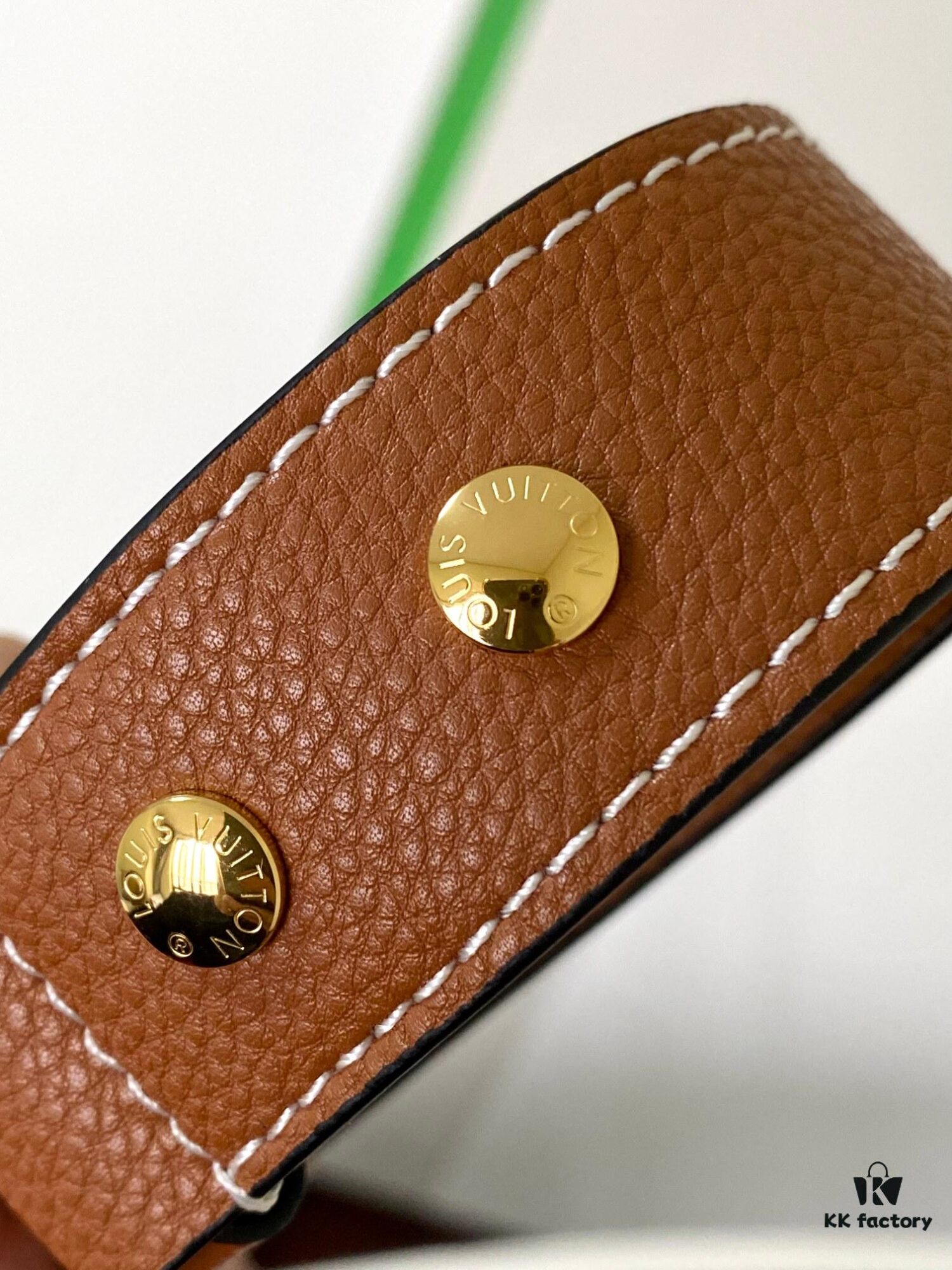 693088376e68136f4d9a88c3 Haiyuan Export Genuine Leather Bucket Bag Chain Bag Series Lock and Walk Handbag M24006 Black M24638 White M24165 Brown