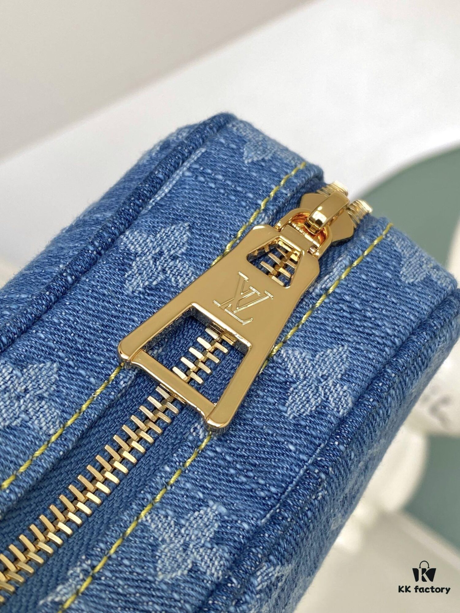 693088386e68136f4d9a88c7 Exclusive Real Photo from Haiyuan Order - M46856 Denim Fabric Premium Quality M46828 Vintage LV Monogram 2024 New Arrival Cowhorn Strap Adjustable Pea Bag with Extra Pendant Mini Bag