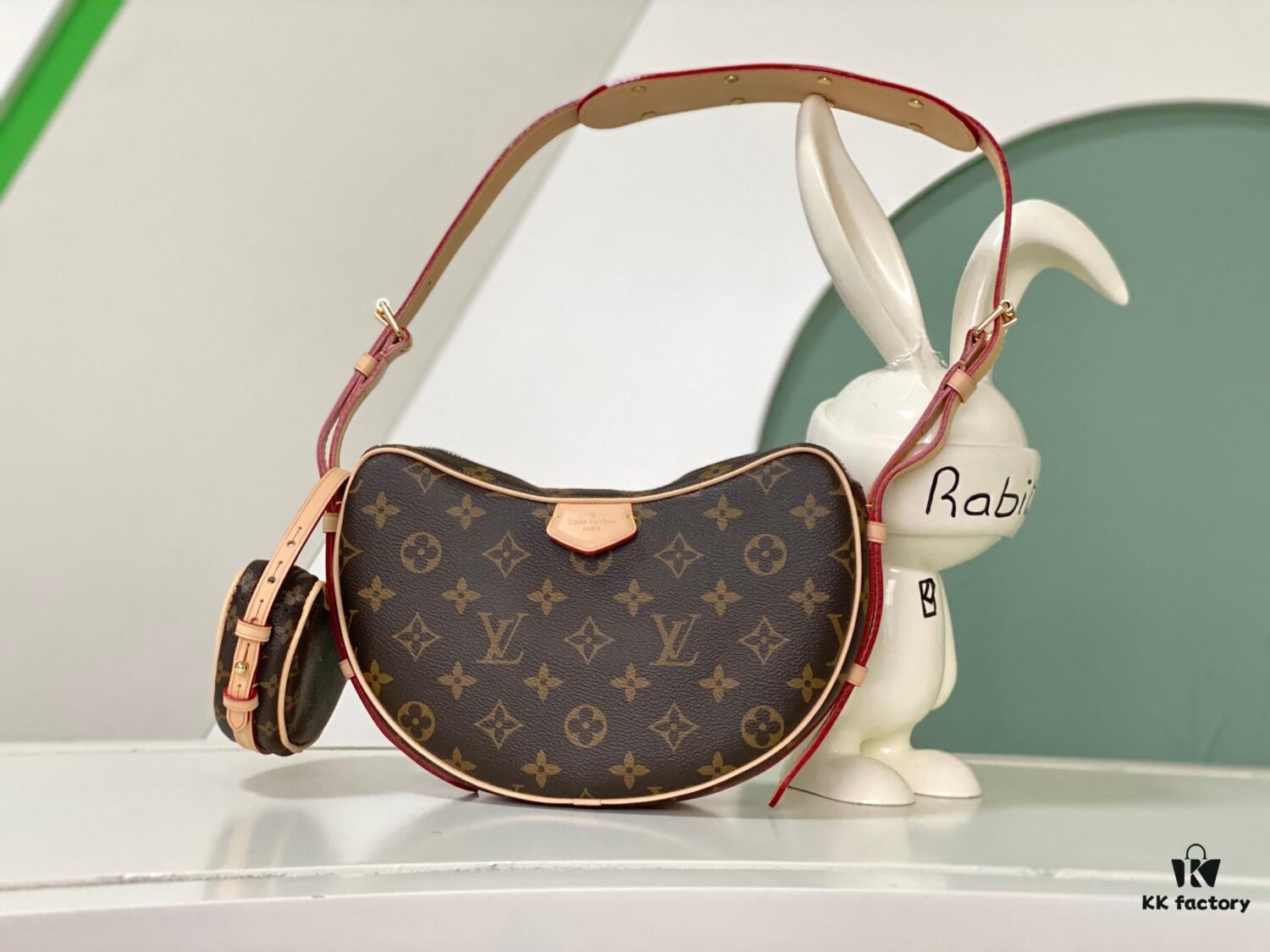6930883b6e68136f4d9a88c8 Exclusive Real Shot from Haiyuan: M46828 New Arrival LV 2024 Latest Monogram Horn Shoulder Strap Adjustable Pea Bag with Additional Pendant Pouch