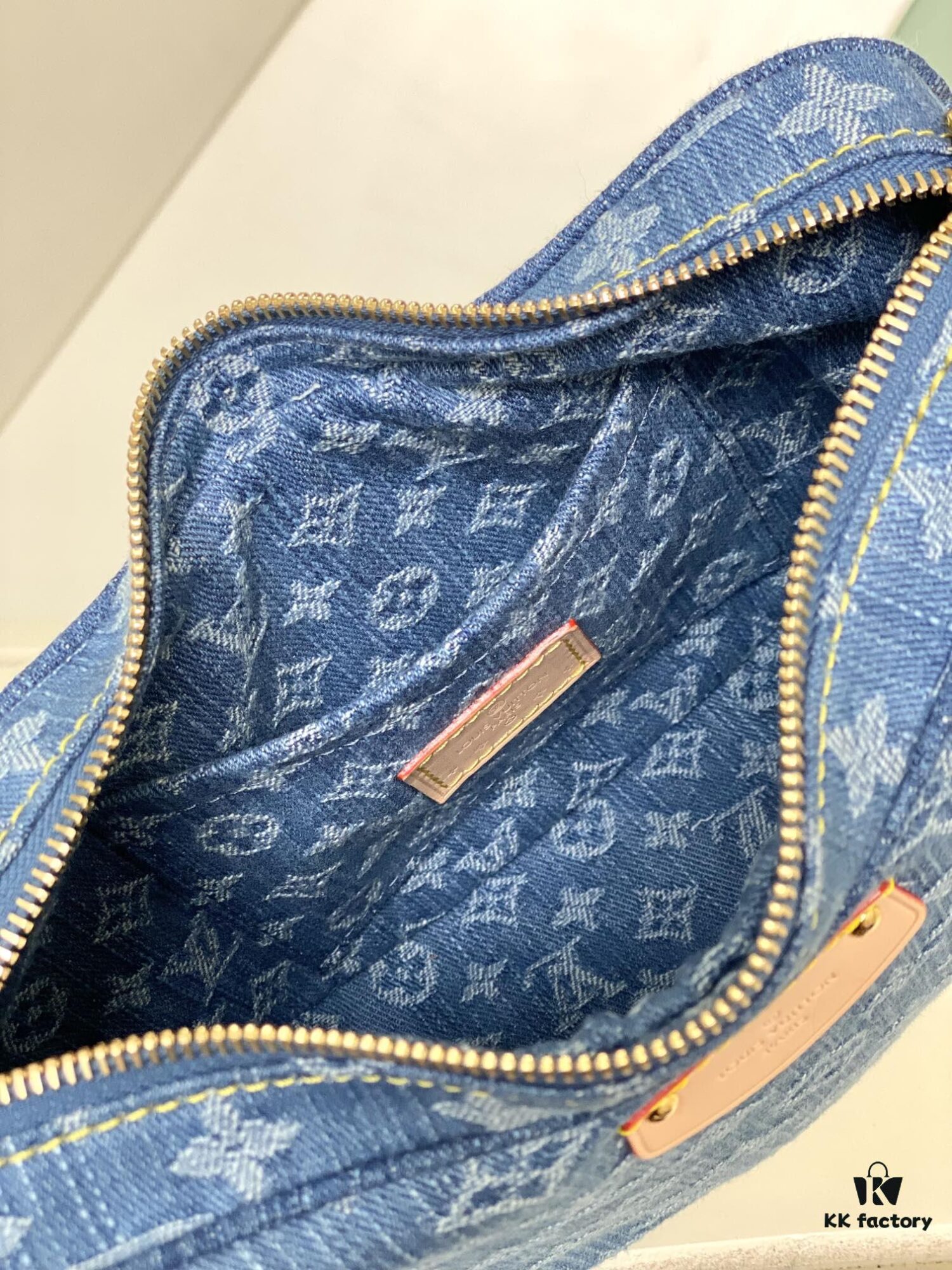 6930883b6e68136f4d9a88c9 Exclusive Real Photo from Haiyuan Order - M46856 Denim Fabric Premium Quality M46828 Vintage LV Monogram 2024 New Arrival Cowhorn Strap Adjustable Pea Bag with Extra Pendant Mini Bag