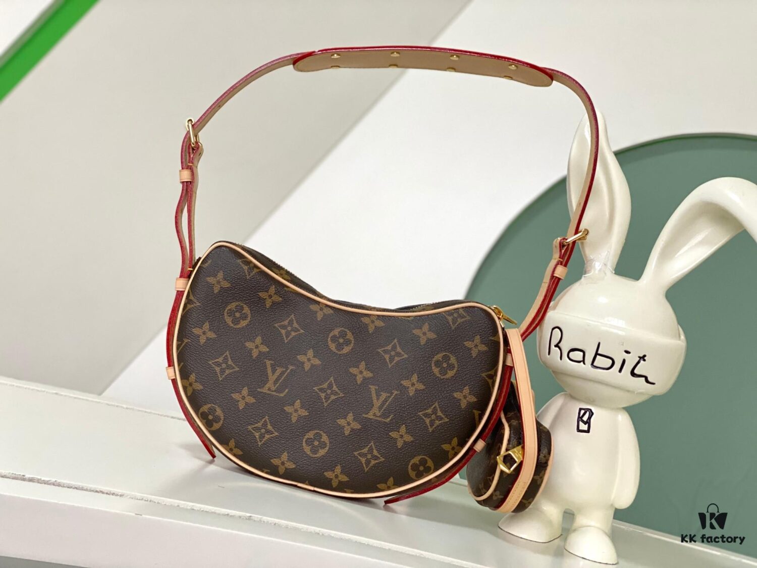 6930883c6e68136f4d9a88cd Exclusive Real Shot from Haiyuan: M46828 New Arrival LV 2024 Latest Monogram Horn Shoulder Strap Adjustable Pea Bag with Additional Pendant Pouch