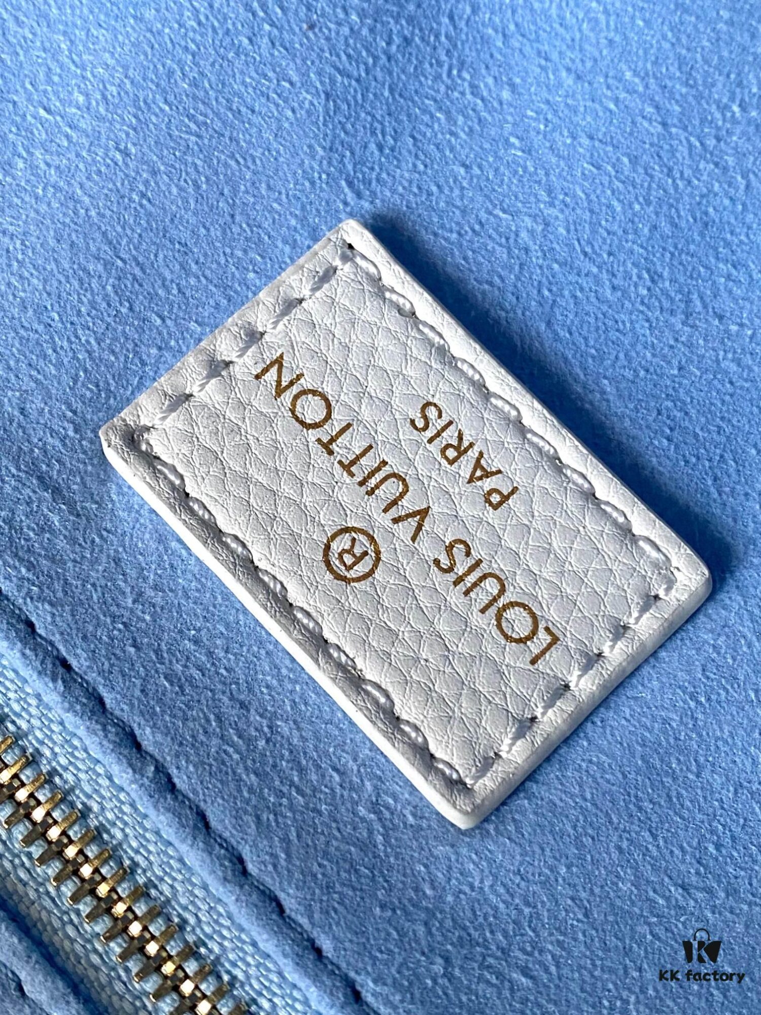 693088446e68136f4d9a88df M46833 White, M45653 White Embossed, M46569 OnTheGo Small Handbag in Monogram Empreinte Leather