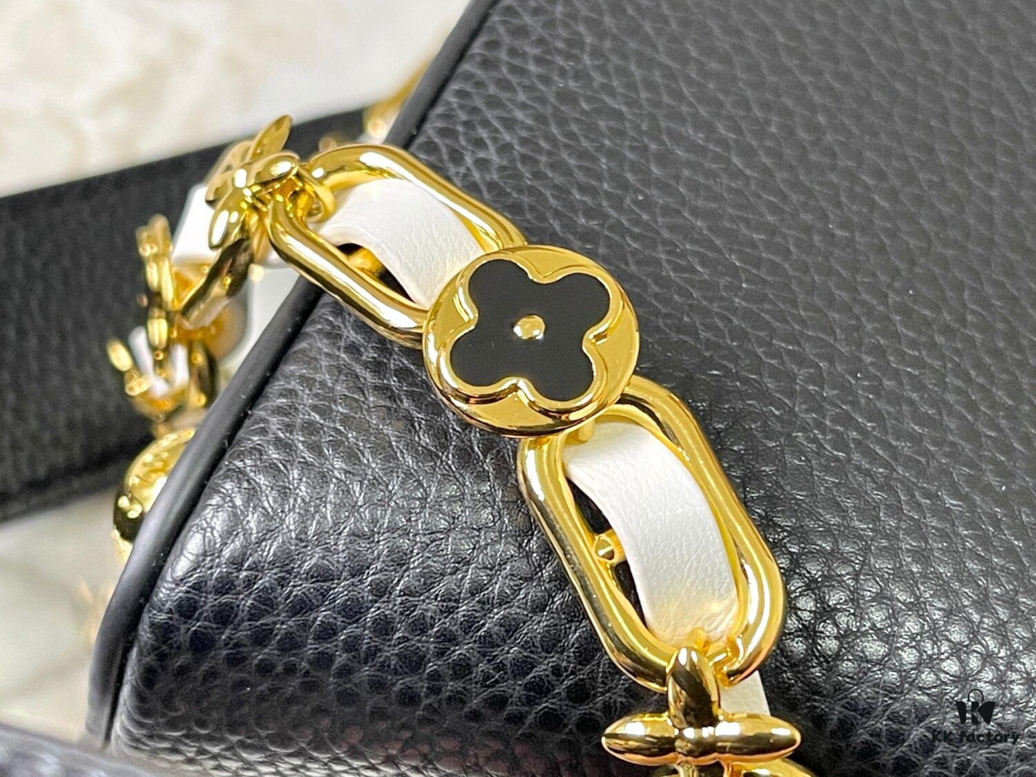 6930884b6e68136f4d9a88ec Upgraded M23198 Black Gold-Tone Capucines Mini Handbag