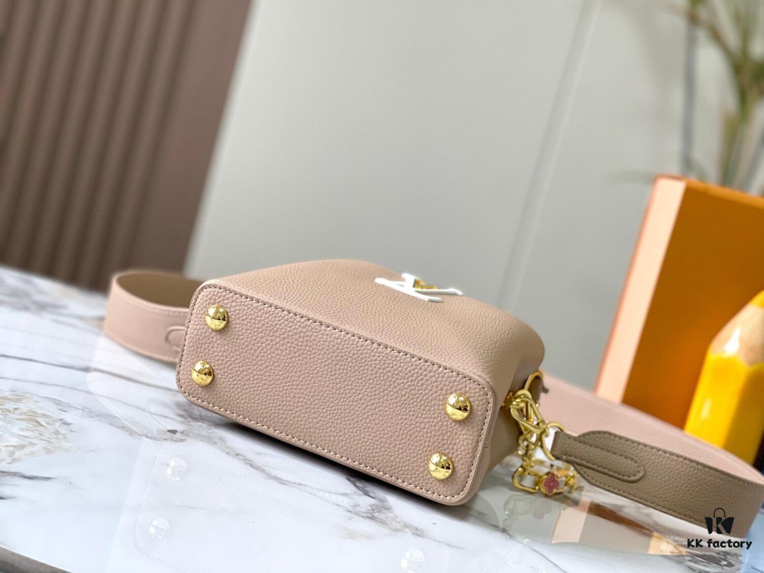 6930884e6e68136f4d9a88f1 Upgraded M23198 Beige Gold-Tone Capucines Mini Handbag