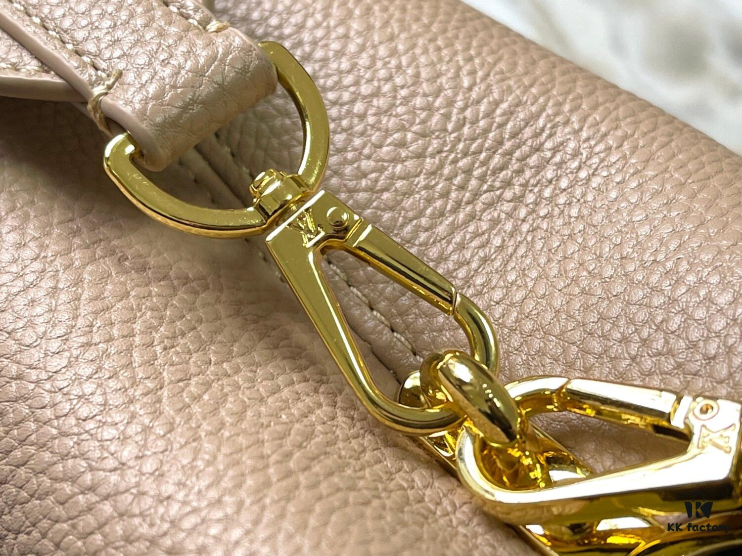 6930884f6e68136f4d9a88f4 Upgraded M23198 Beige Gold-Tone Capucines Mini Handbag