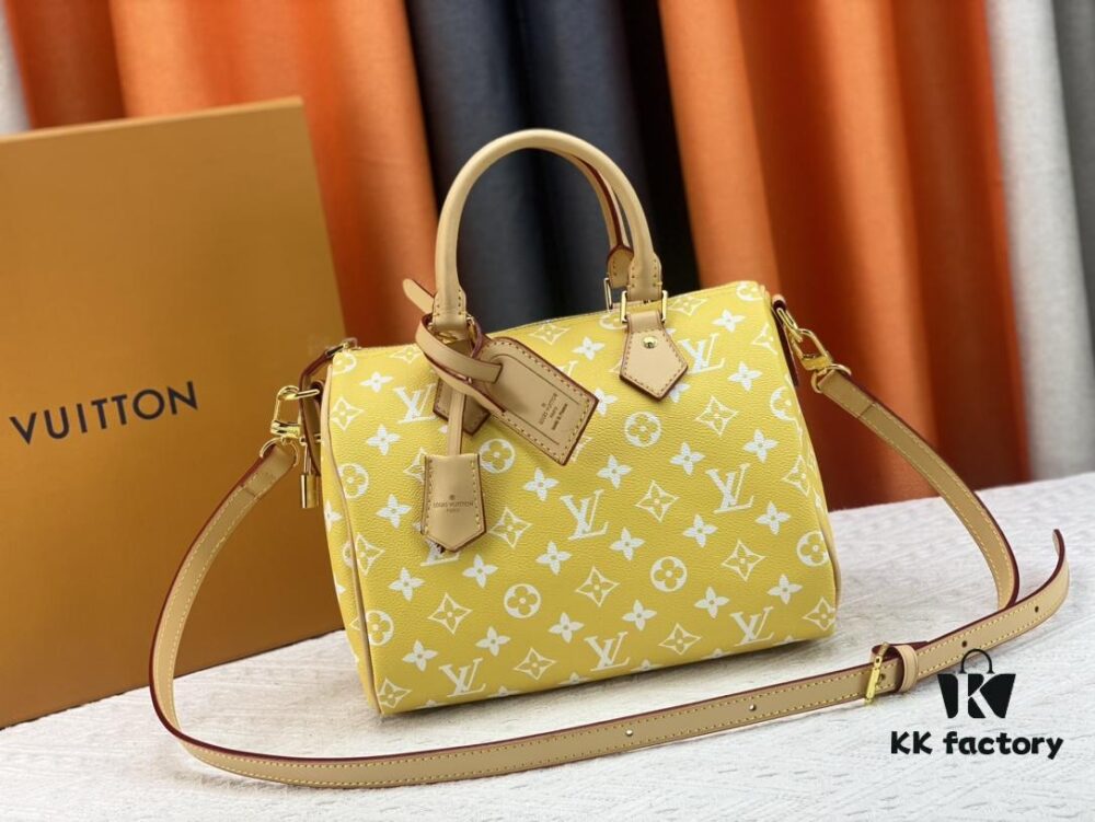 693088c56e68136f4d9a8a0b New LV 2024 Spring/Summer Non-Dong Design Speedy Security Lock, Polished Heavy Carving, Metal Luggage Tag, Key Pouch with Dove Engraving, Italian Imported Color-Changing Calfskin Trim, Adjustable Shoulder Strap Lock