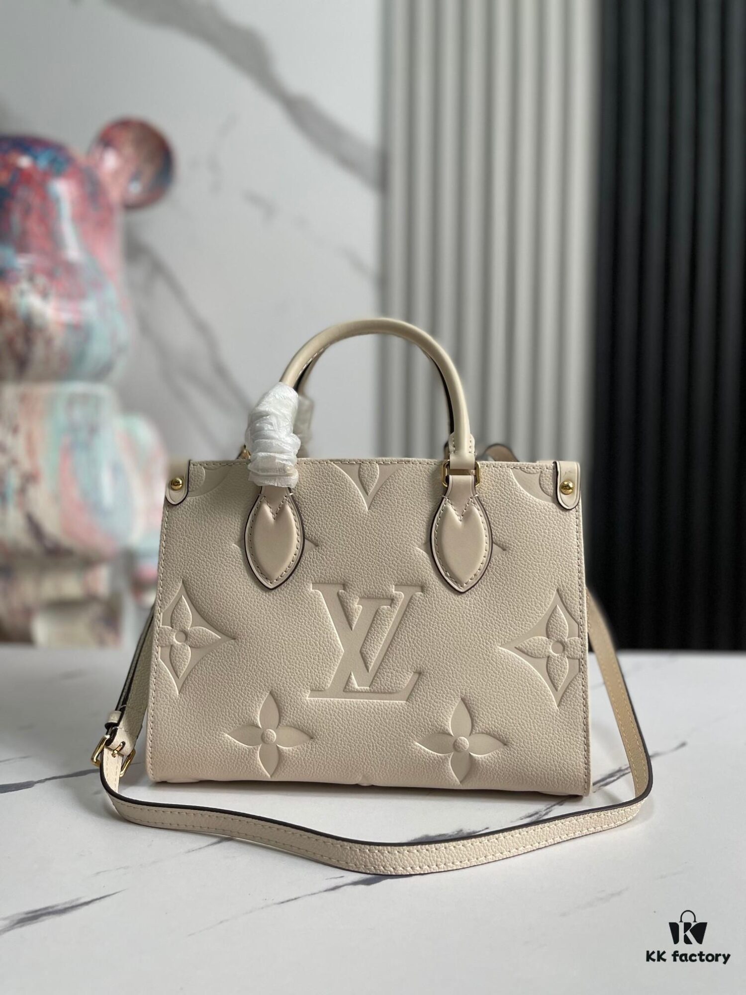 693088d36e68136f4d9a8a26 Top-Quality Original Order, Exclusive Real Photos M45653 White Embossed M46569 OnTheGo Small Tote Bag