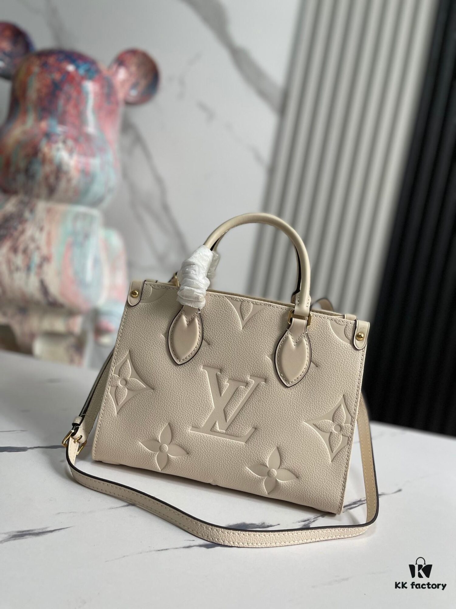 693088d46e68136f4d9a8a28 Top-Quality Original Order, Exclusive Real Photos M45653 White Embossed M46569 OnTheGo Small Tote Bag