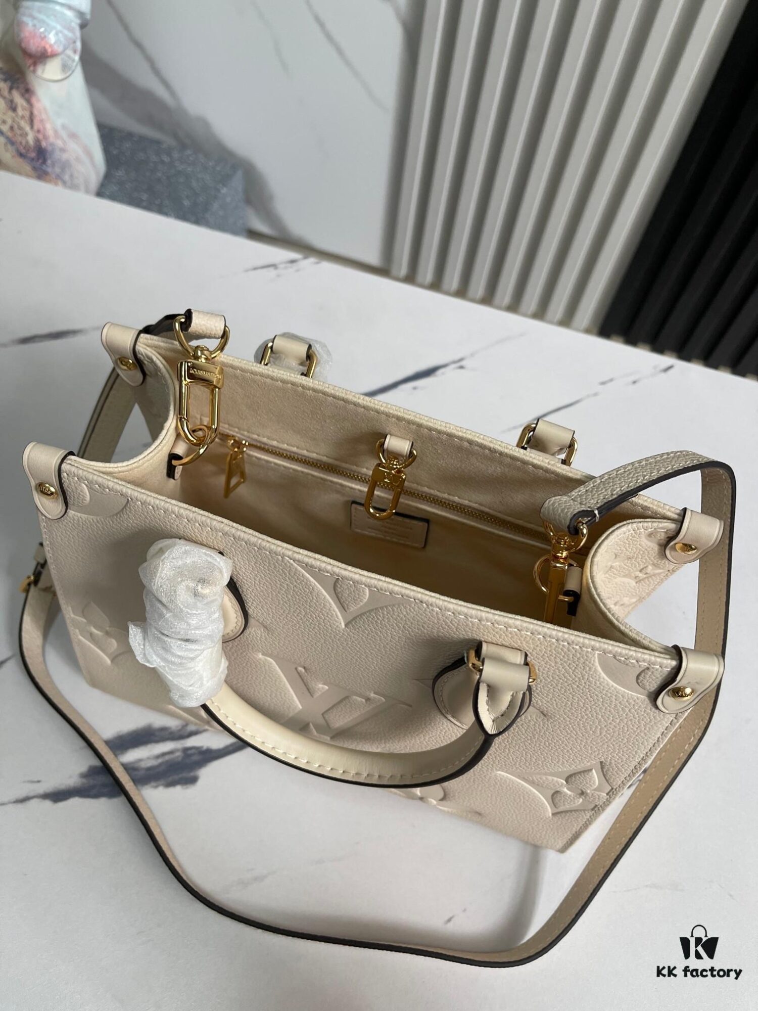 693088d56e68136f4d9a8a2d Top-Quality Original Order, Exclusive Real Photos M45653 White Embossed M46569 OnTheGo Small Tote Bag