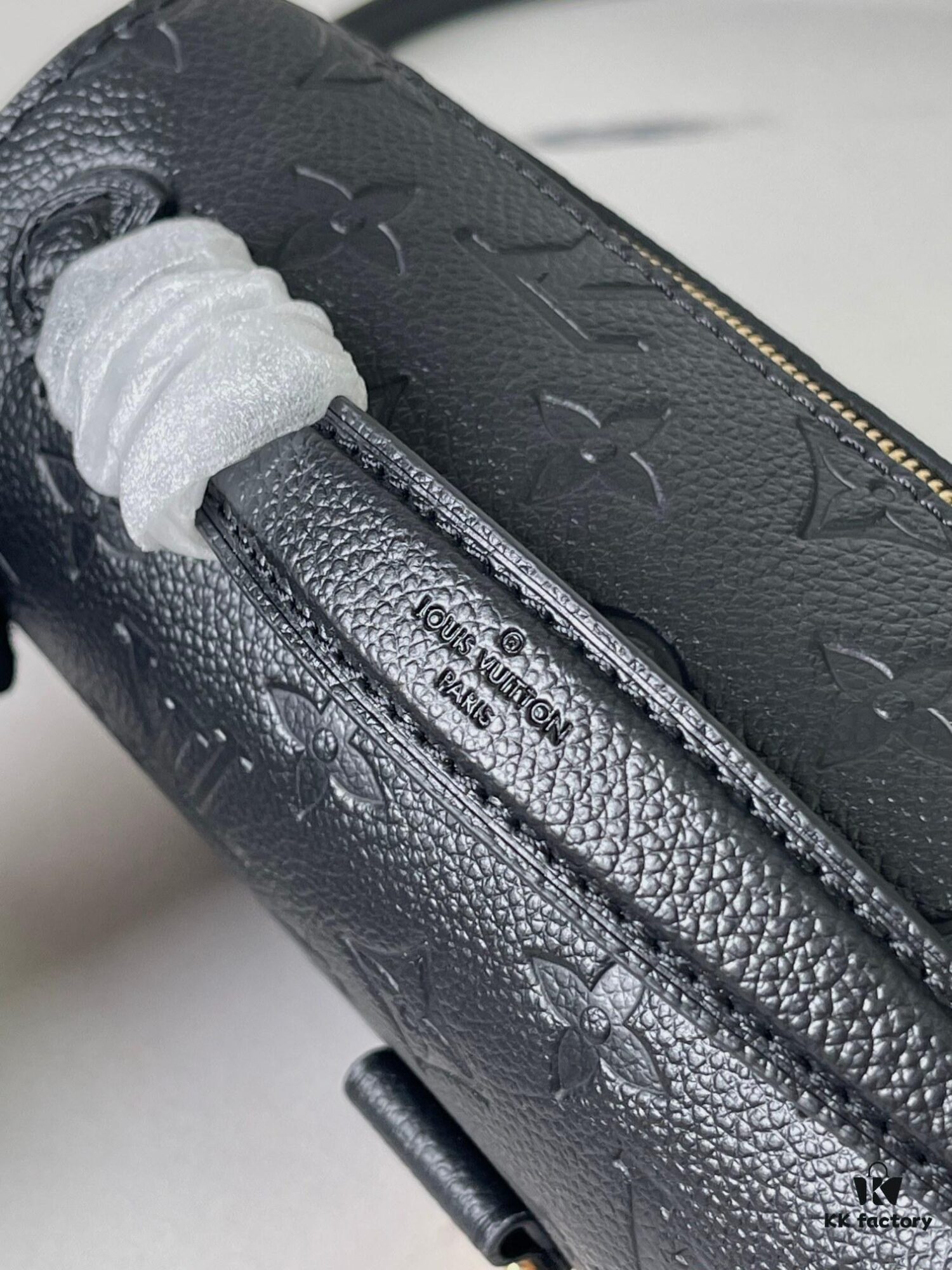 693088fd6e68136f4d9a8a72 Top-Quality Original Order Exclusive Real Photo M46595 Black Full Leather Messenger Bag Series Small East West Métis Handbag