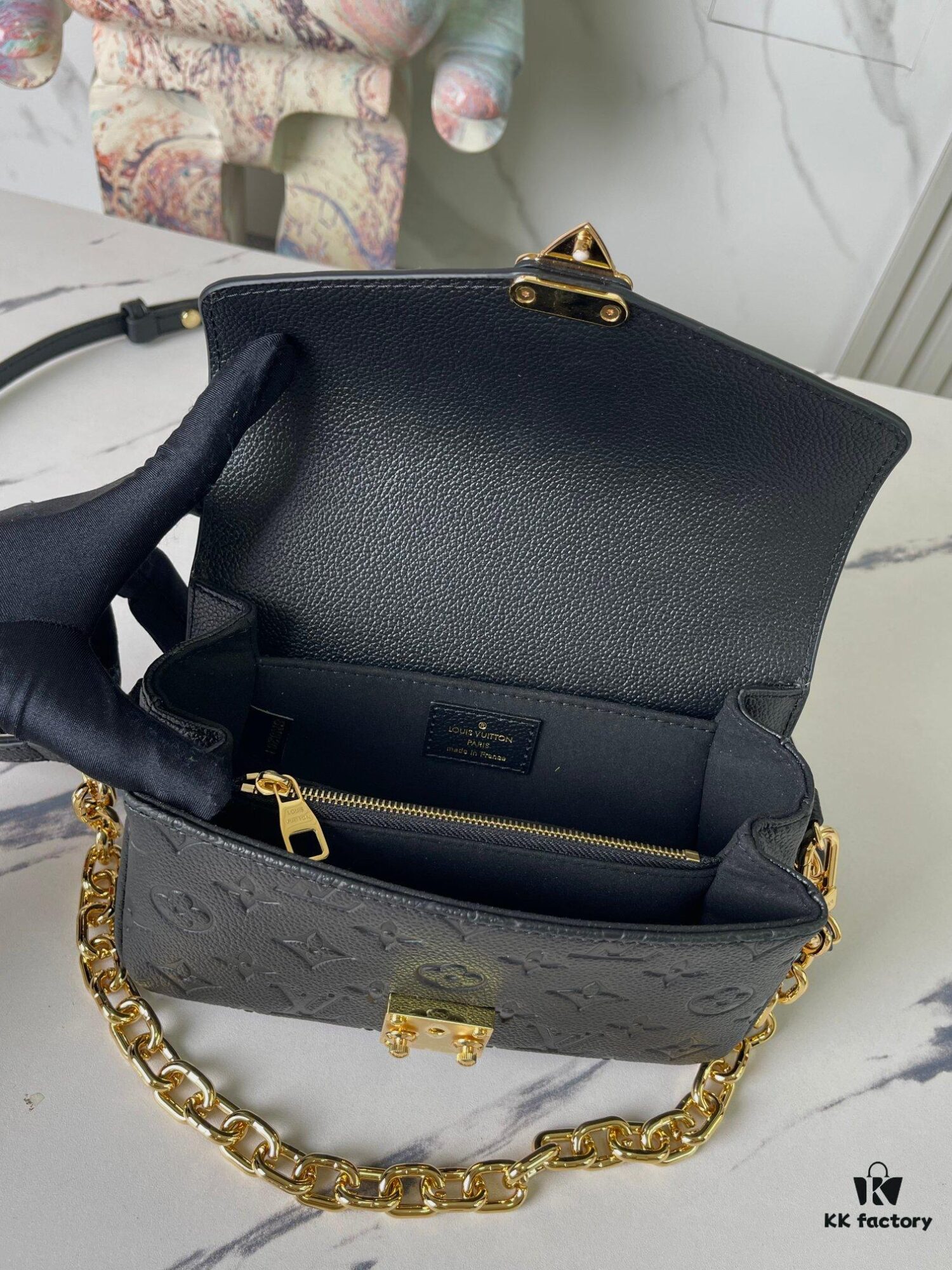 693088fe6e68136f4d9a8a73 Top-Quality Original Order Exclusive Real Photo M46595 Black Full Leather Messenger Bag Series Small East West Métis Handbag
