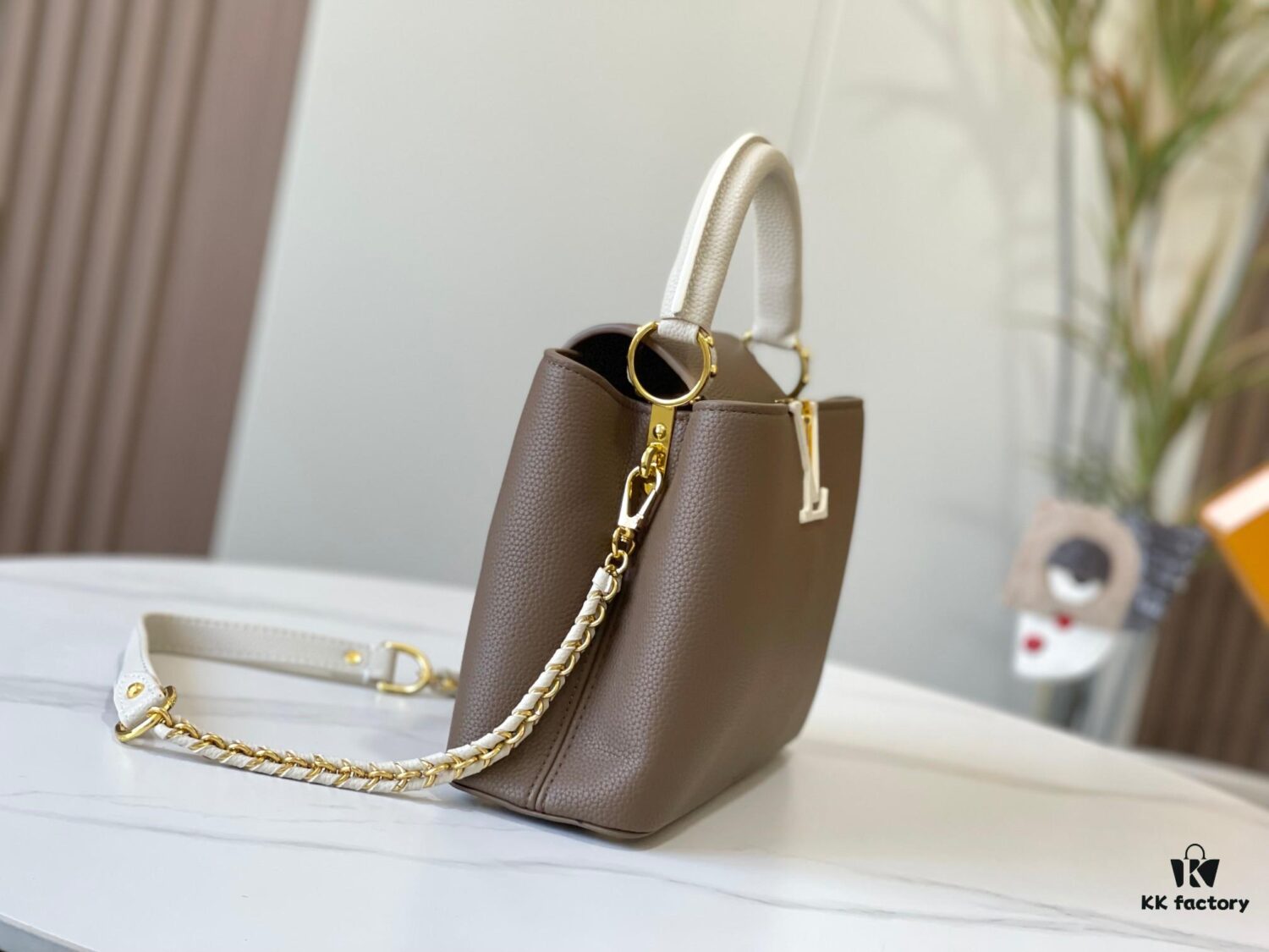 693089126e68136f4d9a8a93 Exclusive On-Site Photo - Factory Outlet M59512 m59653 Capucines BB Handbag in Taurillon Leather