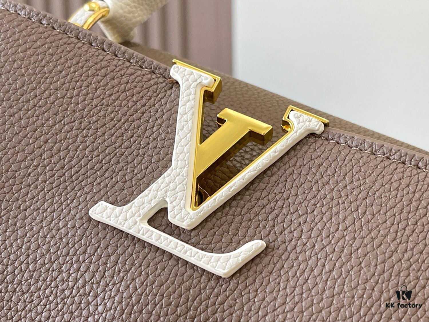 693089136e68136f4d9a8a97 Exclusive On-Site Photo - Factory Outlet M59512 m59653 Capucines BB Handbag in Taurillon Leather