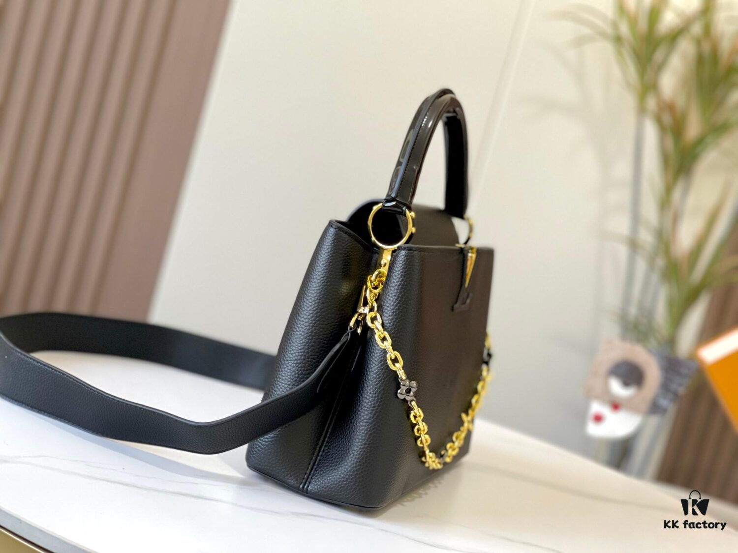 693089206e68136f4d9a8aaa Upgraded Version M59209 Black Medium Capucines Handbag