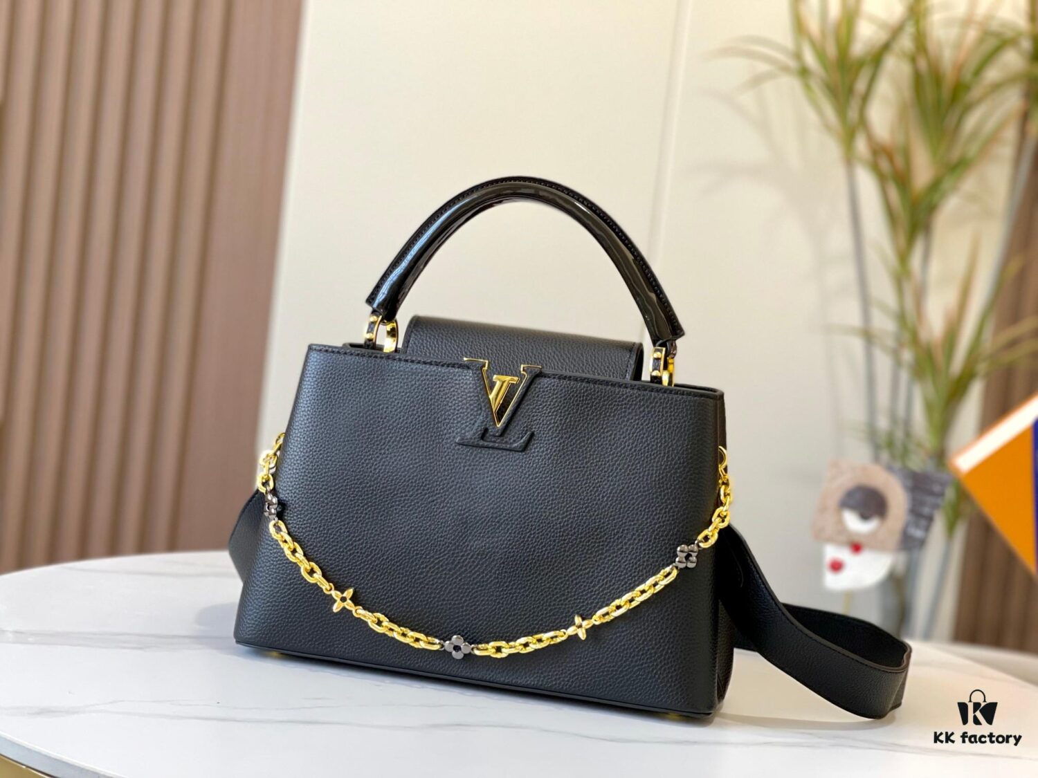 693089206e68136f4d9a8aac Upgraded Version M59209 Black Medium Capucines Handbag