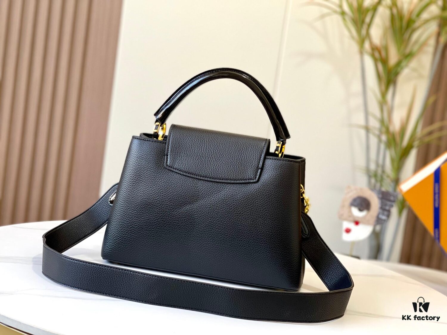 693089206e68136f4d9a8aad Upgraded Version M59209 Black Medium Capucines Handbag