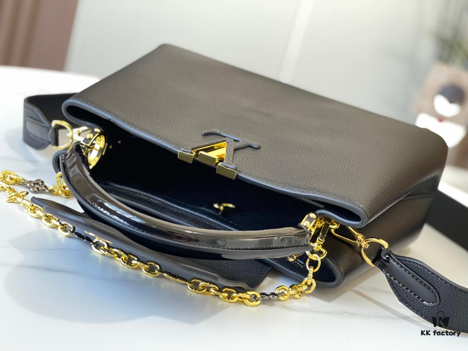 693089256e68136f4d9a8ab3 Upgraded Version M59209 Black Medium Capucines Handbag