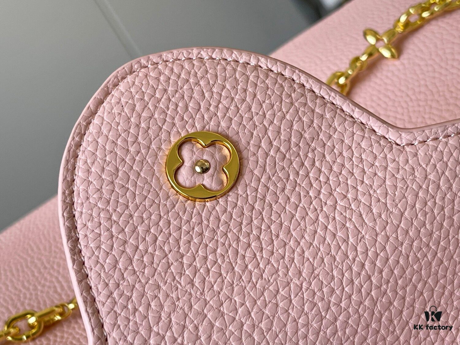 693089306e68136f4d9a8ac5 Upgraded M59209 Pink Capucines Medium Handbag