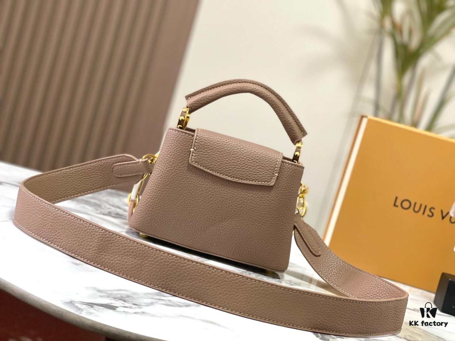 6930896b6e68136f4d9a8b23 Upgraded M21798 Brown Gold-Tone Mini Capucines Handbag