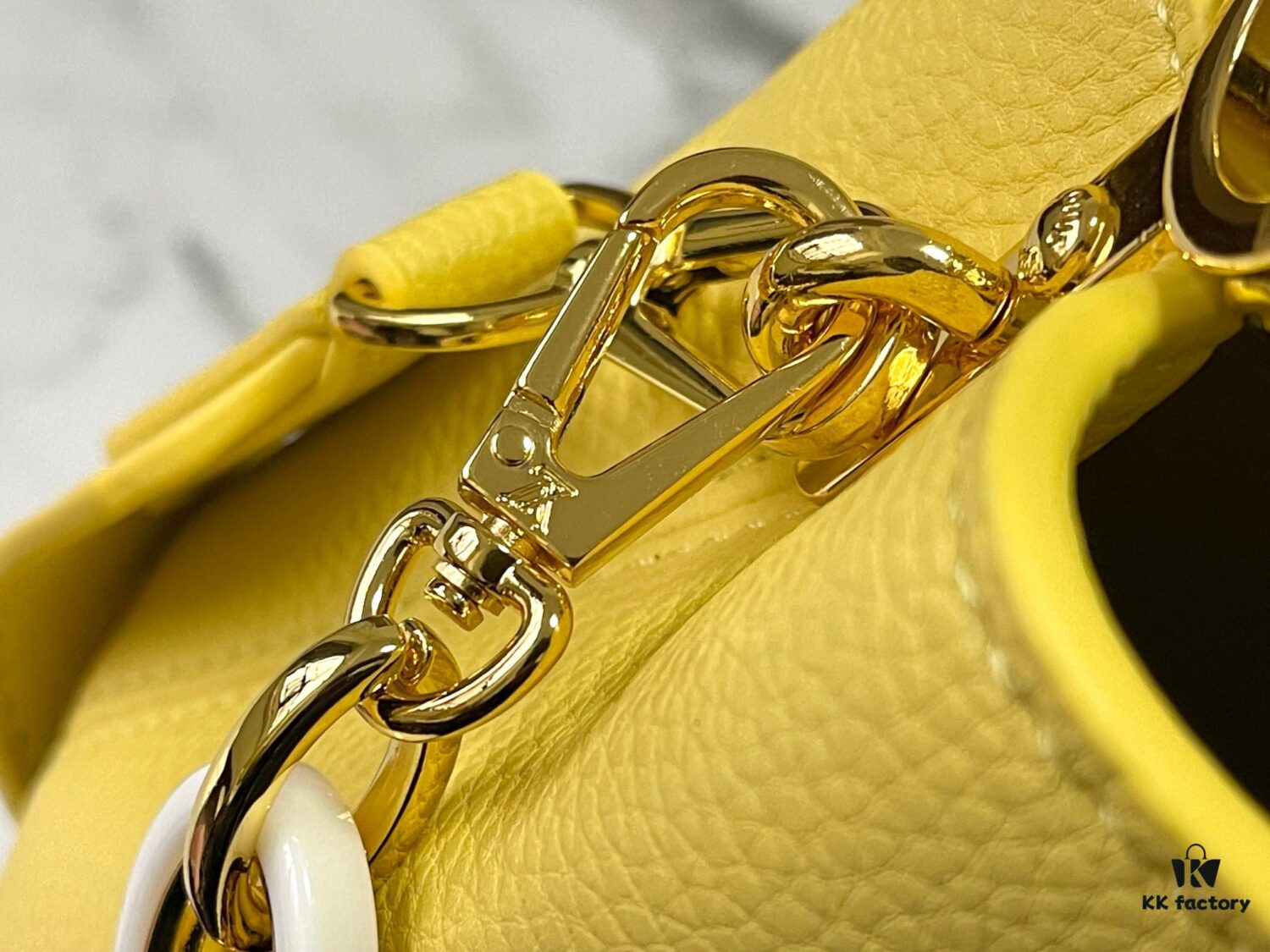 6930896d6e68136f4d9a8b28 Upgraded M21798 Chick Yellow Gold-Tone Clasp