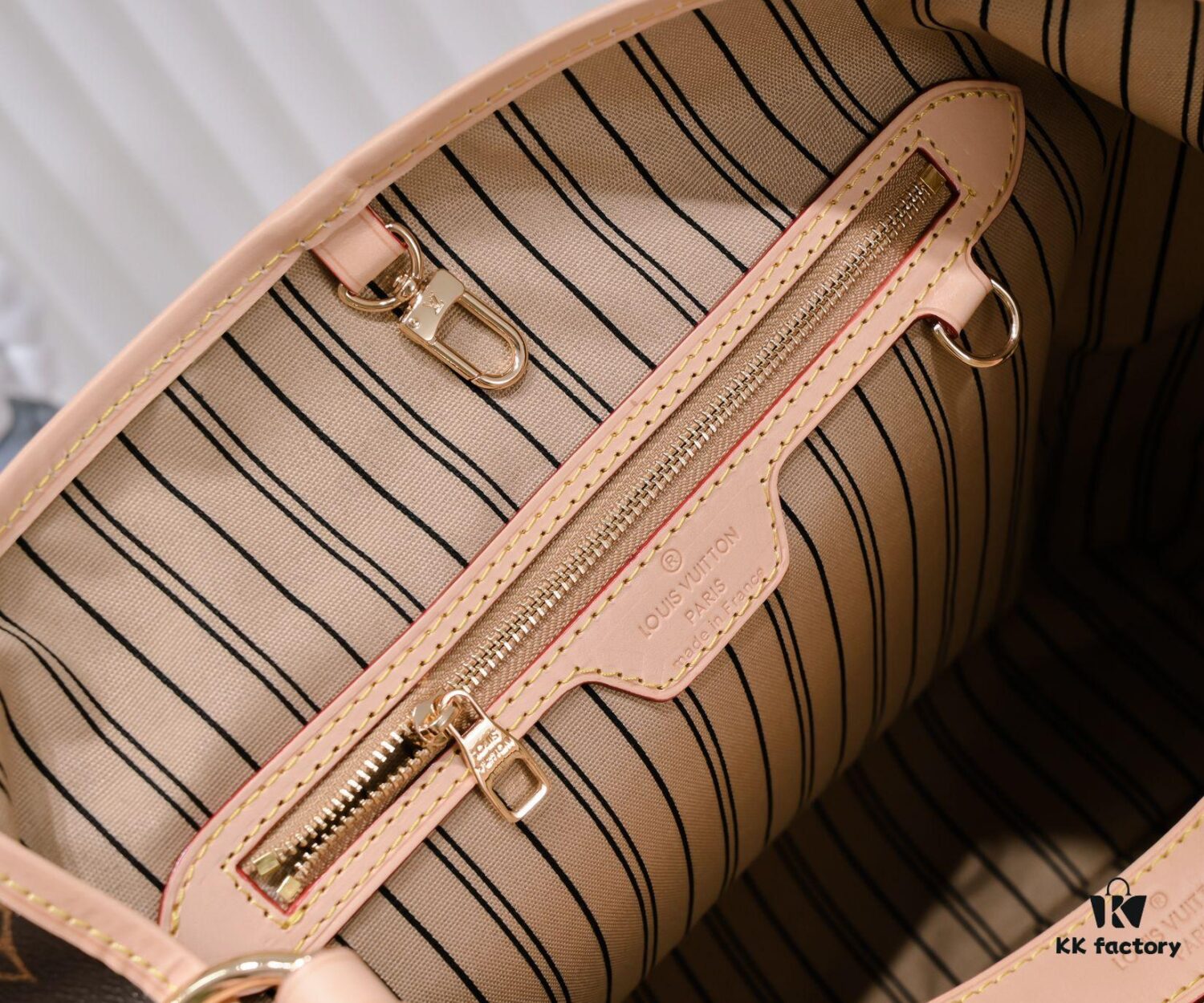 6930897b6e68136f4d9a8b43 Wholesale Price, New Spring-Summer Arrival: The Stylish and Elegant Calvi Tote in Damier Azur Canvas Combines Office Elegance with Beachside Leisure