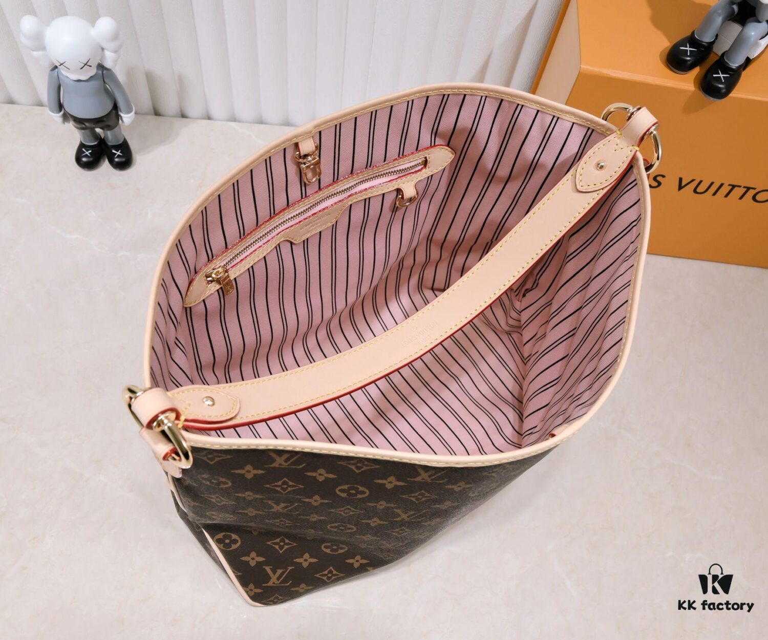 6930897e6e68136f4d9a8b4a Wholesale Price, New Spring-Summer Arrival: The Stylish and Elegant Damier Azur Canvas Calvi Tote – Perfect for Office Days and Beach Weekends
