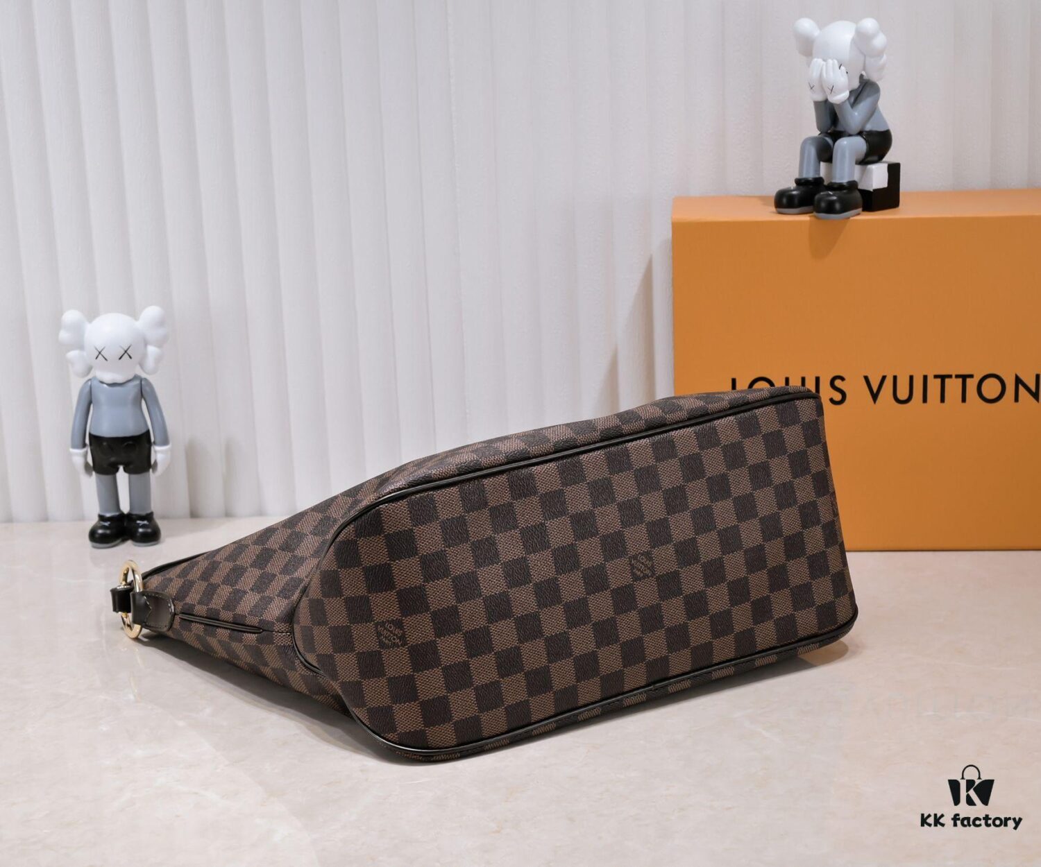 693089826e68136f4d9a8b52 Wholesale Price Summer New Arrival, Stylish and Elegant Damier Azur Canvas Calvi Tote Bag in Vibrant Pomegranate Red, Perfect for Office and Beach Getaways