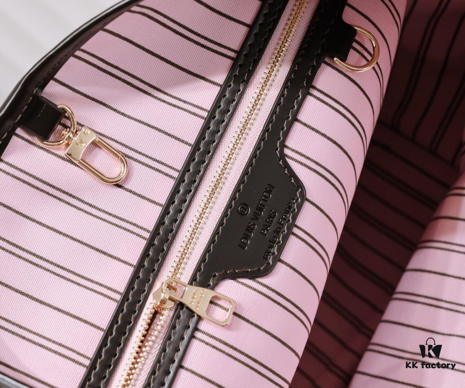 693089846e68136f4d9a8b56 Wholesale Price Summer New Arrival, Stylish and Elegant Damier Azur Canvas Calvi Tote Bag in Vibrant Pomegranate Red, Perfect for Office and Beach Getaways