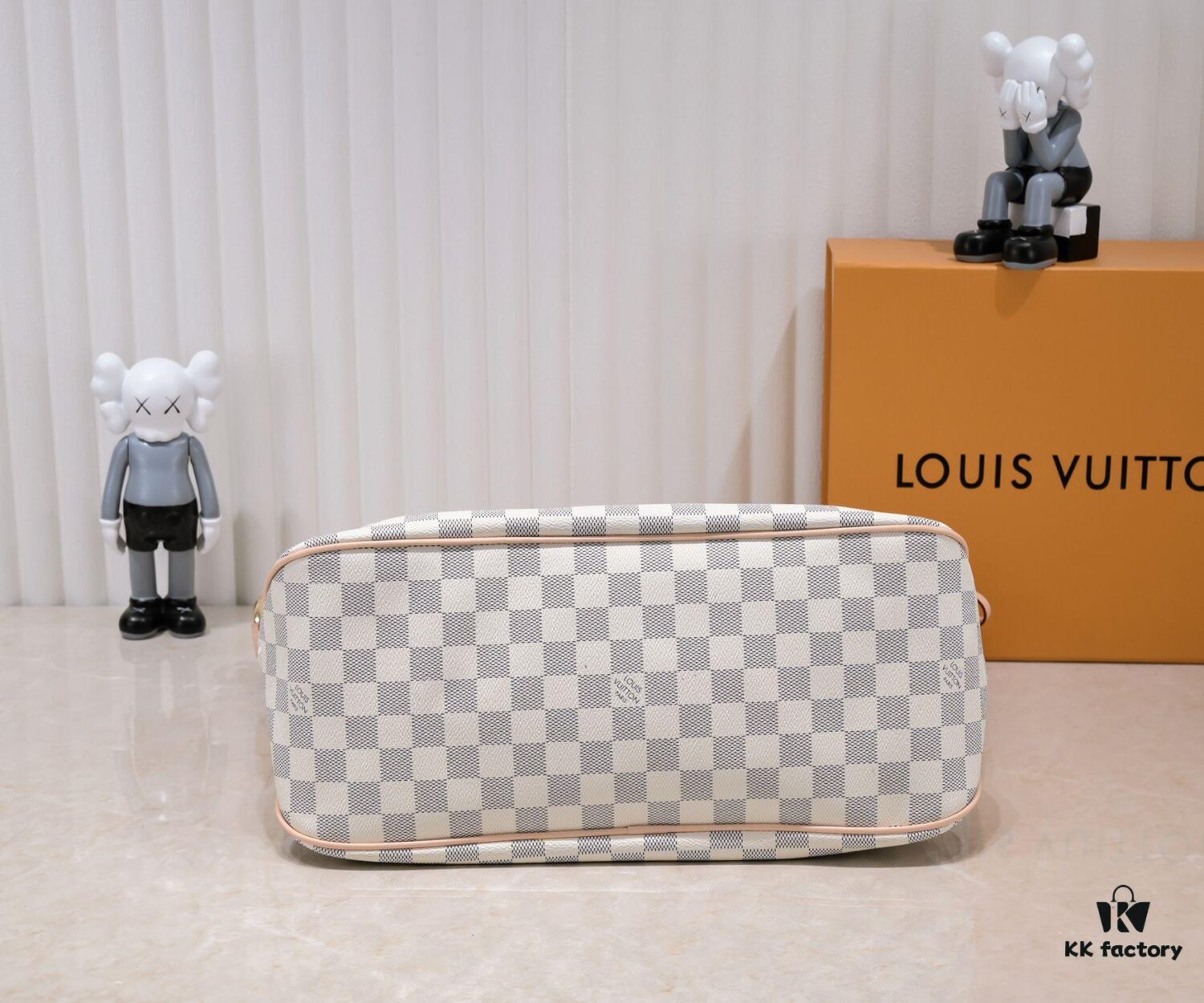 6930898e6e68136f4d9a8b6c Wholesale Price Summer New Arrival: Stylish Damier Azur Canvas Calvi Tote Bag in Pomegranate Red