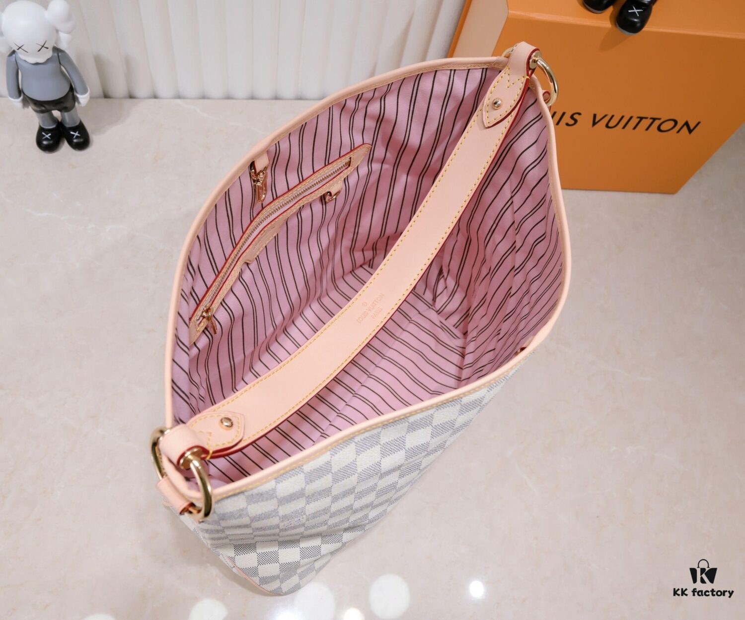 693089906e68136f4d9a8b70 Wholesale Price Summer New Arrival: Stylish Damier Azur Canvas Calvi Tote Bag in Pomegranate Red