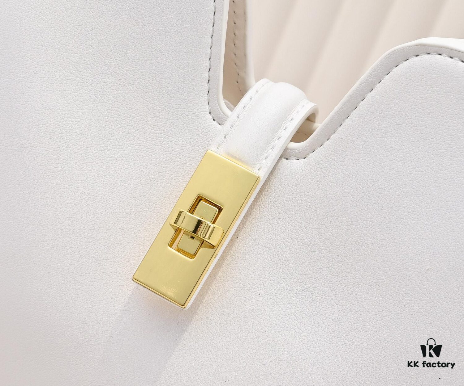 693089986e68136f4d9a8b80 Louis Vuitton New Arrival Minimalist Elegant Hobo Bag Design 120693 119563