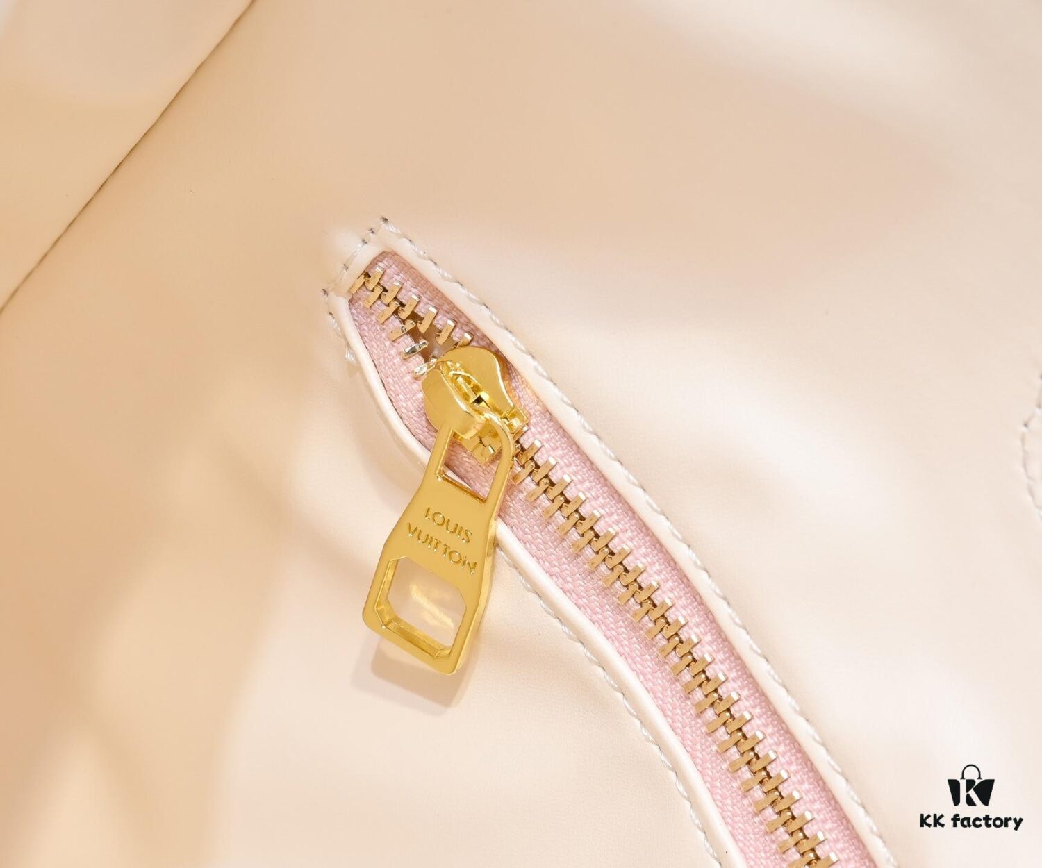 6930899a6e68136f4d9a8b83 Louis Vuitton New Arrival Minimalist Elegant Hobo Bag Design 120693 119563