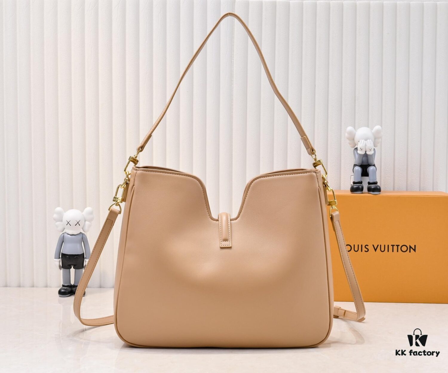 693089af6e68136f4d9a8baa Louis Vuitton New Arrival Quietly Returns to Minimalist Elegance, Style No. 120693 119563