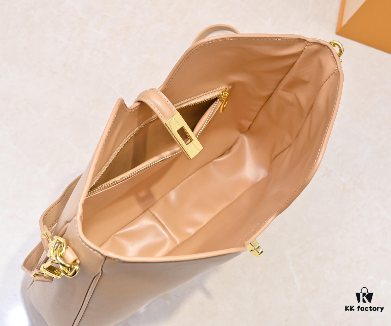 693089b16e68136f4d9a8bb0 Louis Vuitton New Arrival Quietly Returns to Minimalist Elegance, Style No. 120693 119563
