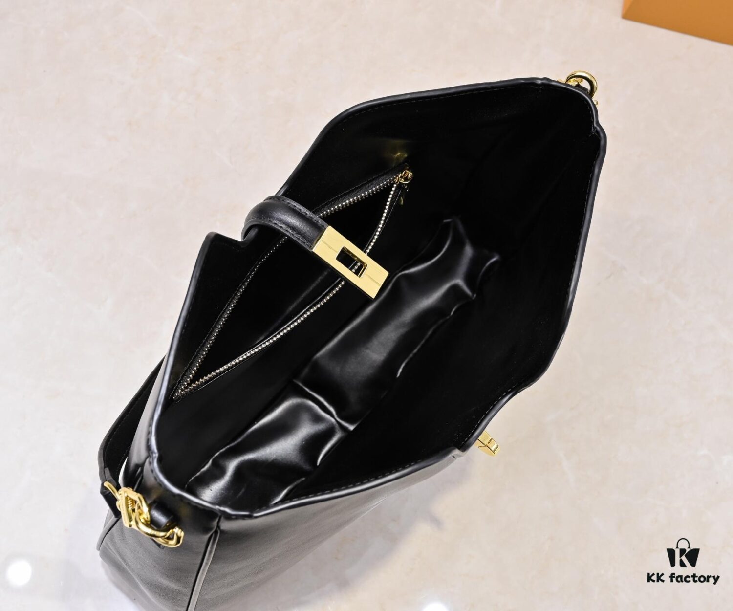 693089bd6e68136f4d9a8bc0 Louis Vuitton New Arrival Quietly Returns to Minimalist Elegance, Hobo-Inspired Design with Soft Silhouette Exudes Effortless Charm