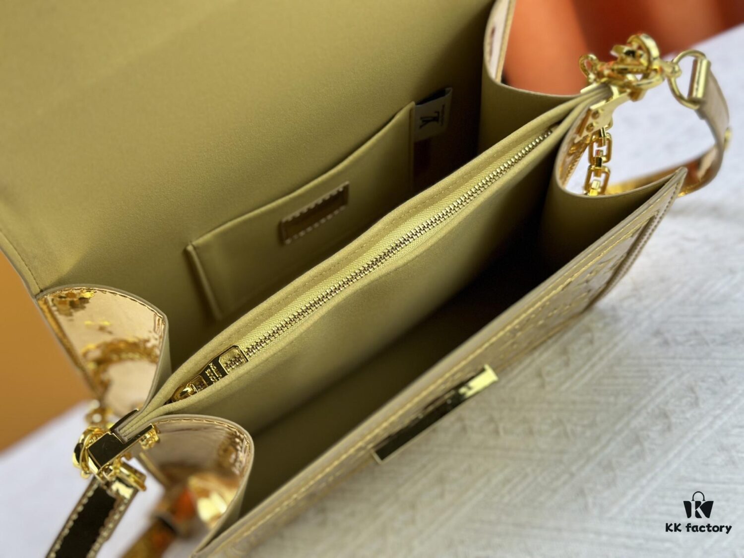 693089c36e68136f4d9a8bca Daphne Gold Silver 💥 Louis Vuitton 2025 Spring/Summer Collection Métis Messenger Bag M43599/44391/44580 Latest Version Monogram Canvas Handbag