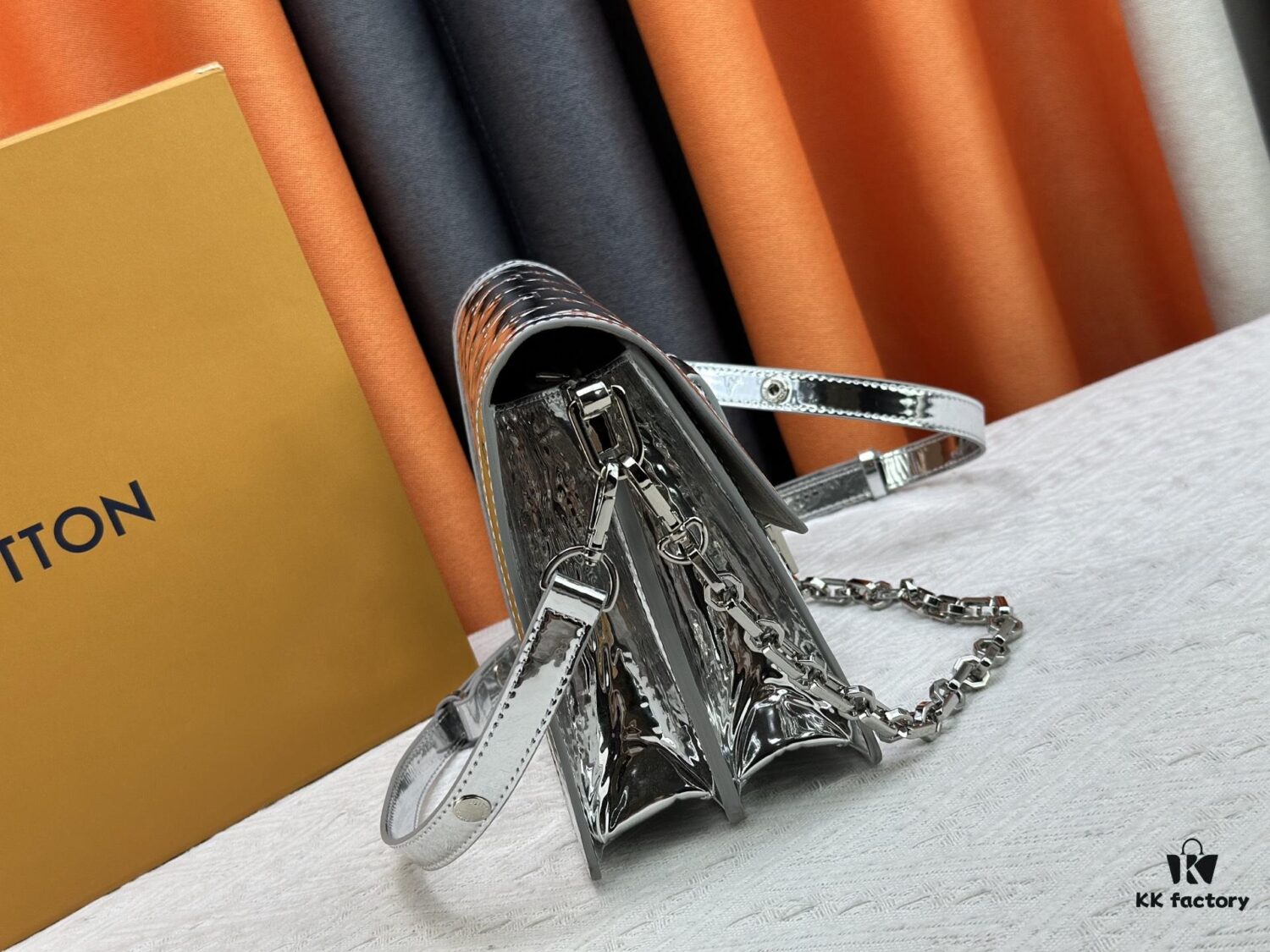 693089c36e68136f4d9a8bcb Daphne Gold Silver 💥 Louis Vuitton 2025 Spring Mailbox Bag M43599/44391/44580 Color Latest Version Shipment Métis Clutch