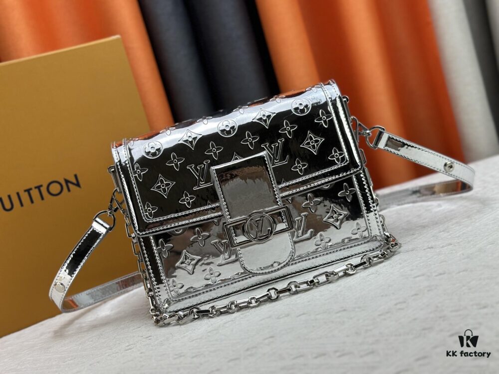 693089c36e68136f4d9a8bcc Daphne Gold Silver 💥 Louis Vuitton 2025 Spring Mailbox Bag M43599/44391/44580 Color Latest Version Shipment Métis Clutch