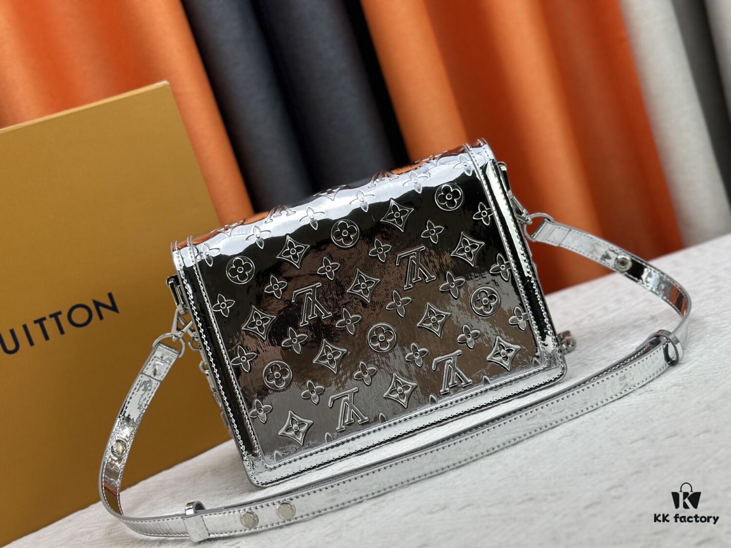 693089c46e68136f4d9a8bcf Daphne Gold Silver 💥 Louis Vuitton 2025 Spring Mailbox Bag M43599/44391/44580 Color Latest Version Shipment Métis Clutch