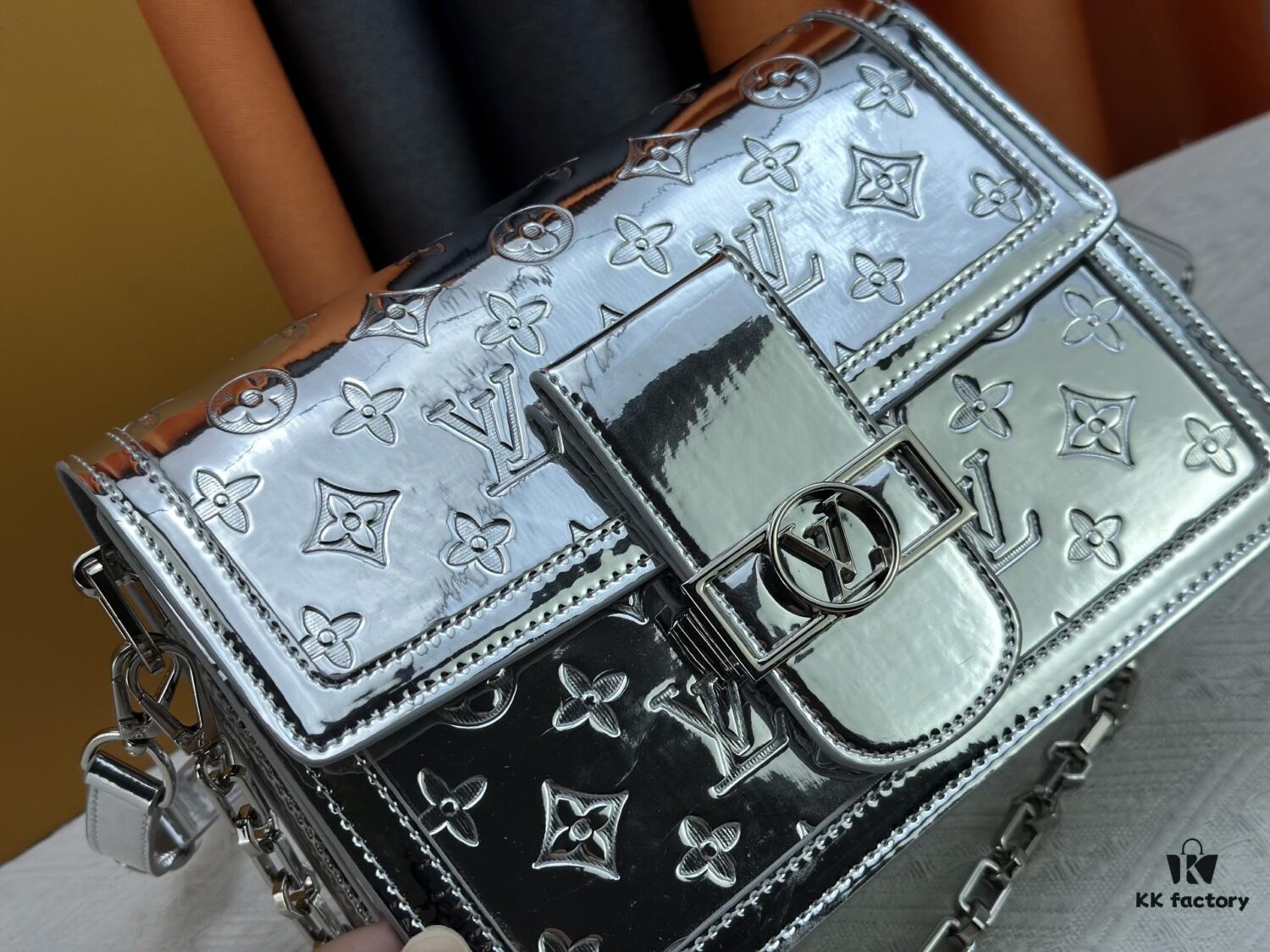 693089c66e68136f4d9a8bd1 Daphne Gold Silver 💥 Louis Vuitton 2025 Spring Mailbox Bag M43599/44391/44580 Color Latest Version Shipment Métis Clutch