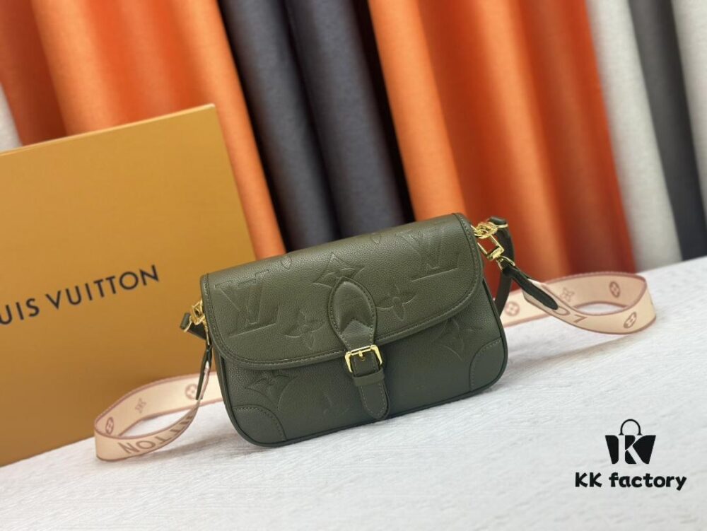 Diane Full Leather Baguette Bag Series M46386 M46388 M45985 New Arrival