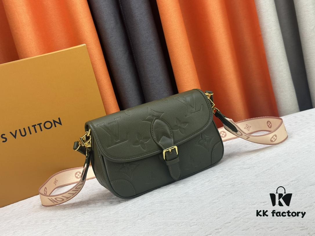 69308a286e68136f4d9a8c98 Diane Full Leather Baguette Bag Series M46386 M46388 M45985 New Arrival