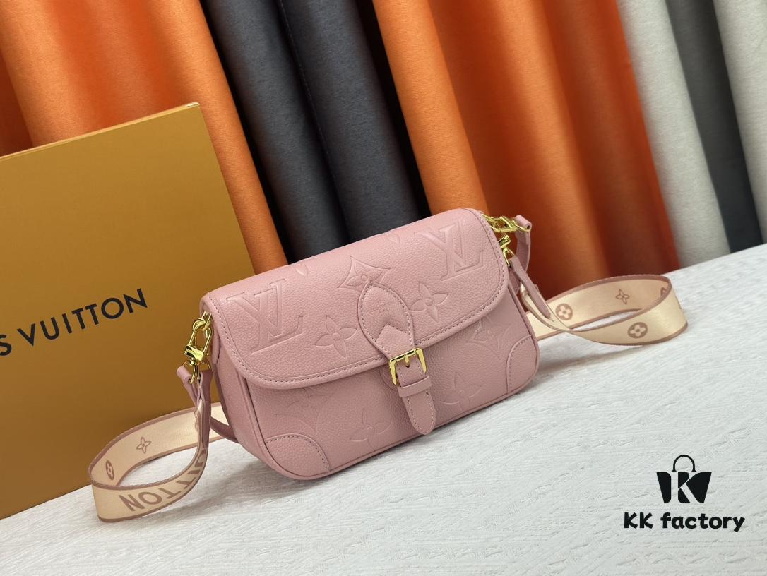 69308a2a6e68136f4d9a8c9e Duxianshijia Photo M46386 M46388 M45985 Full Leather Baguette Bag Series New Diane Handbag