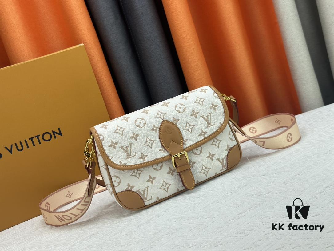 69308a2d6e68136f4d9a8ca5 Authentic Studio Shot: M46386 M46388 M45985 Full Leather Baguette Bag Series, New Diane Handbag