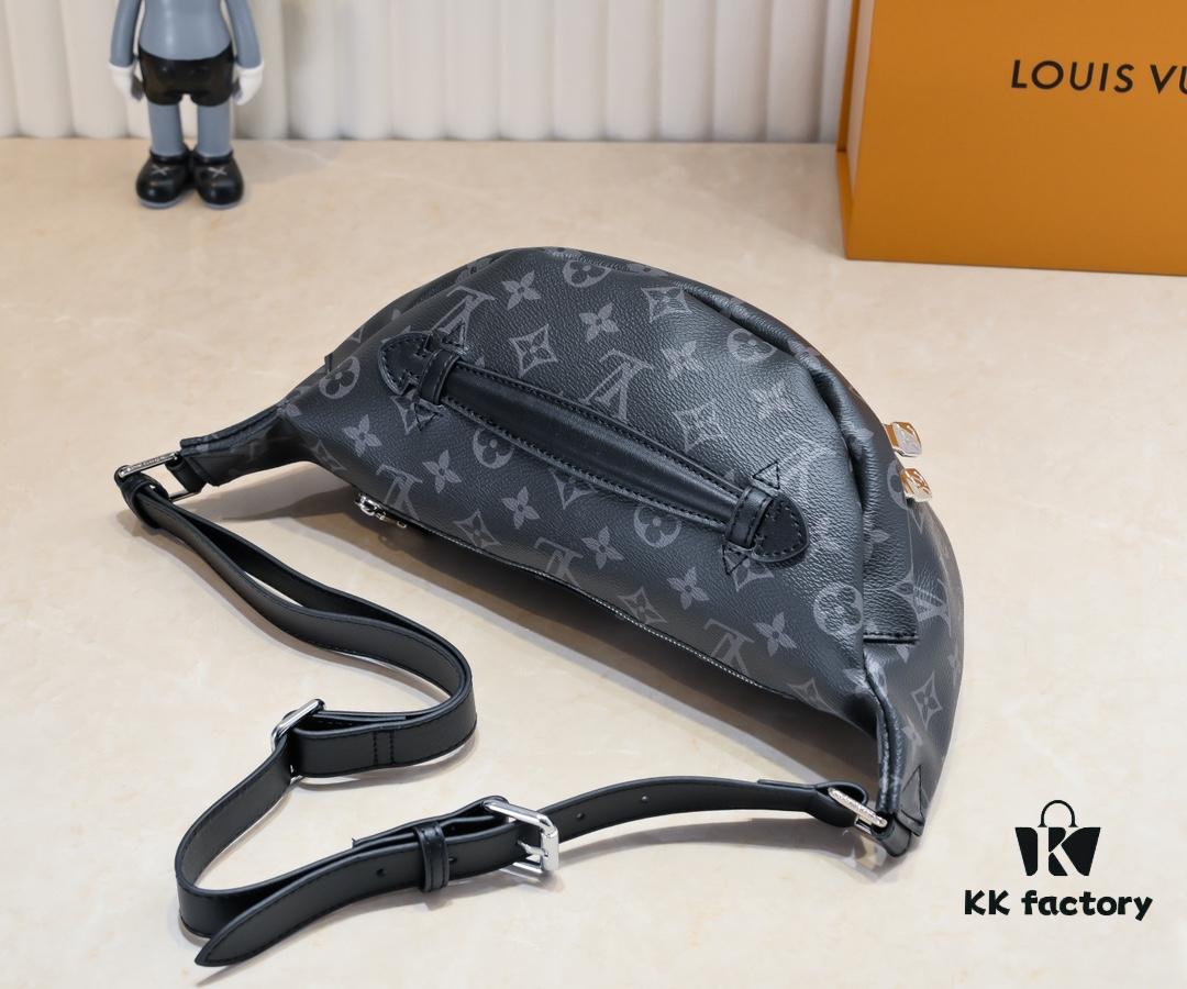 69308a3c6e68136f4d9a8ccd M43644 BUMBAG Belt Bag in Monogram Canvas