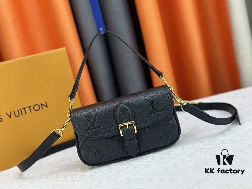 69308aa96e68136f4d9a8dc3 Upgraded Original M83566 M83300 M45985 Baguette Series New Diane Handbag