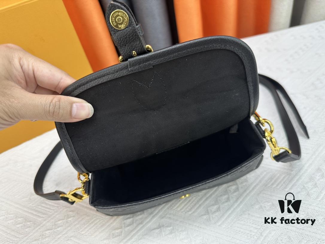69308aad6e68136f4d9a8dce Upgraded Original M83566 M83300 M45985 Baguette Series New Diane Handbag